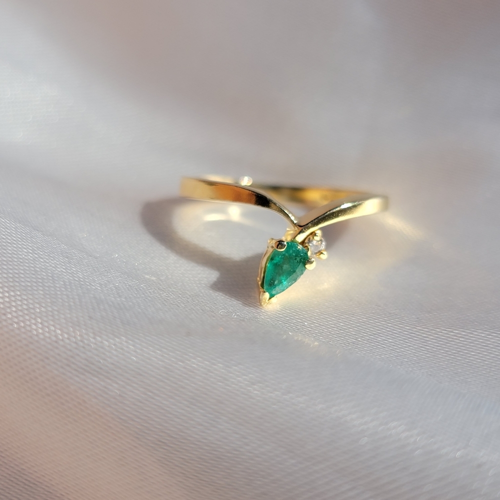 14k Vintage Pointed Emerald and Diamond Ring